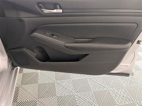Used 2024 Nissan Altima 2.5 SV image 32