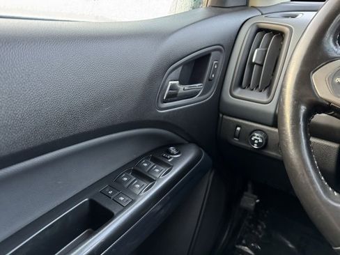 Used 2018 Chevrolet Colorado Z71 image 30