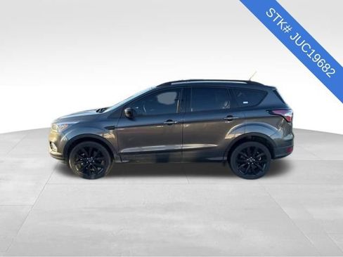 Used 2018 Ford Escape SE w/ SE Sport Appearance Package image 4