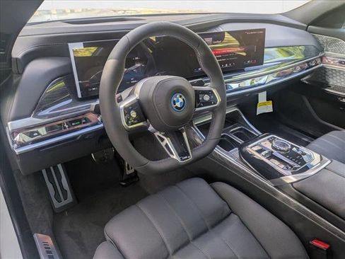 New 2026 BMW i7 M70 w/ Executive Package image 3