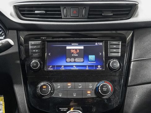 Used 2018 Nissan Rogue S FWD image 14