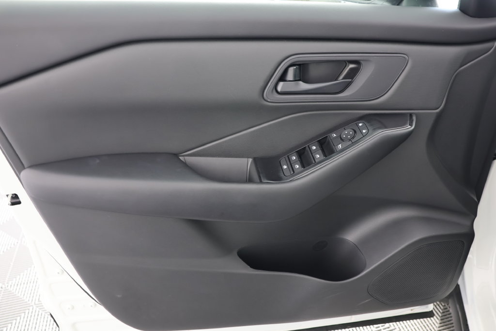 Used 2026 Nissan Rogue S FWD image 23