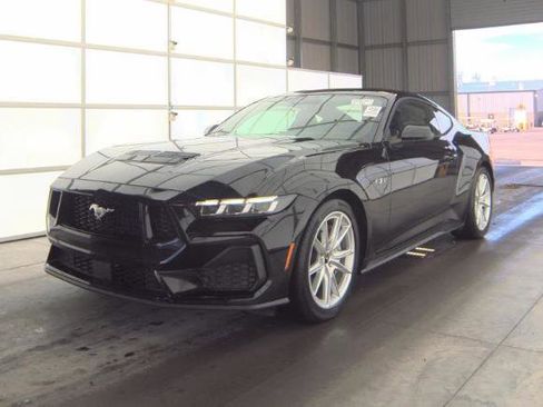 Used 2025 Ford Mustang GT Premium image 2