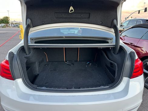 Used 2018 BMW 330e image 33