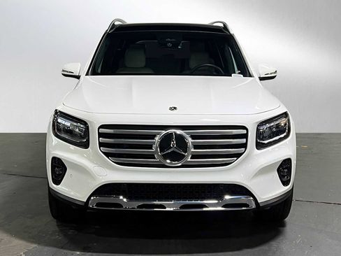 Certified 2025 Mercedes-Benz GLB 250 4MATIC image 8