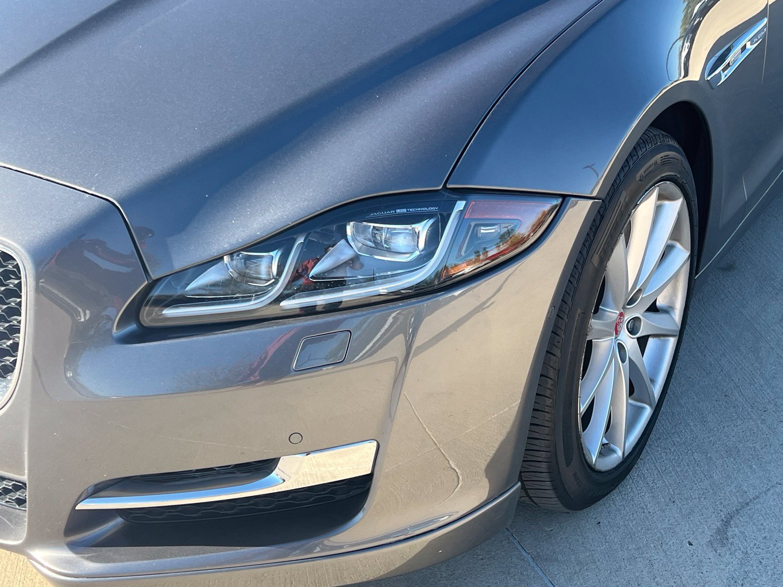 Used 2016 Jaguar XJ R-Sport RWD image 4