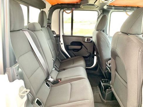 Used 2023 Jeep Gladiator Willys image 24