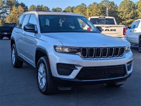 New 2025 Jeep Grand Cherokee Laredo X image 2