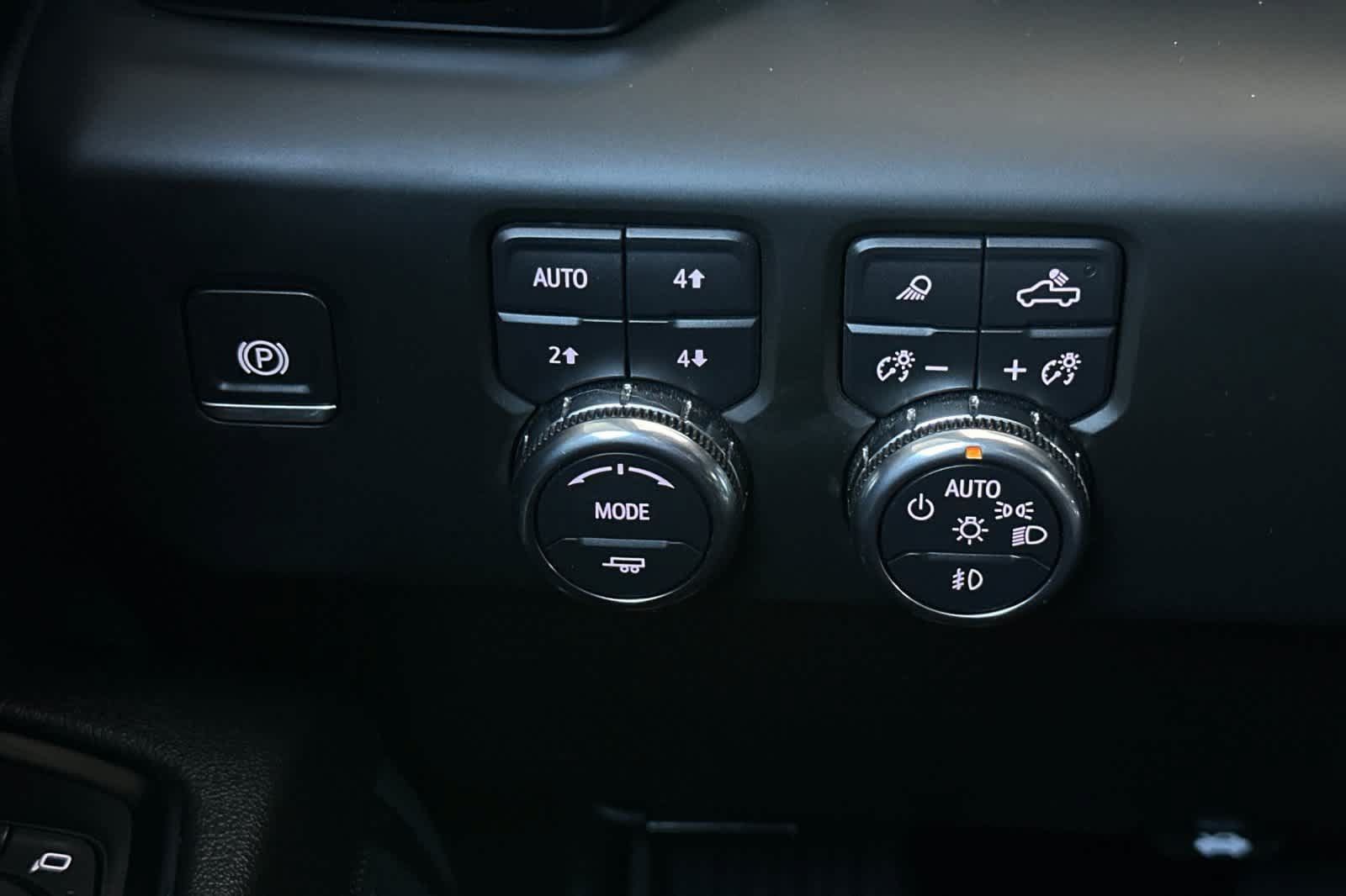 Used 2024 GMC Sierra 1500 AT4 w/ Technology Package AWD/4WD image 30