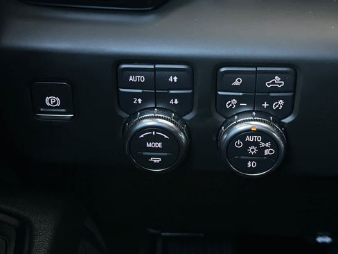 Used 2024 GMC Sierra 1500 AT4 w/ Technology Package AWD/4WD image 30