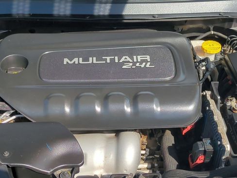 Used 2018 Jeep Cherokee Latitude w/ Altitude Package image 25