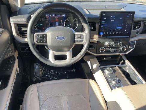 Used 2023 Ford Expedition Limited image 12