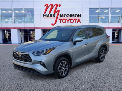 Used 2023 Toyota Highlander XLE