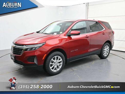 Used 2023 Chevrolet Equinox LT image 2