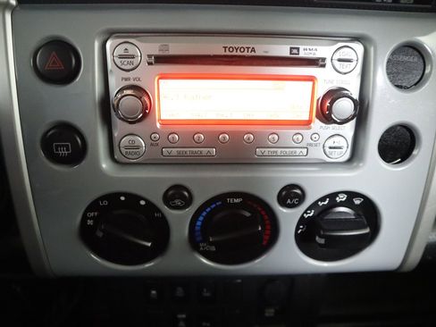 Used 2014 Toyota FJ Cruiser 4WD w/ Upgrade Package image 31