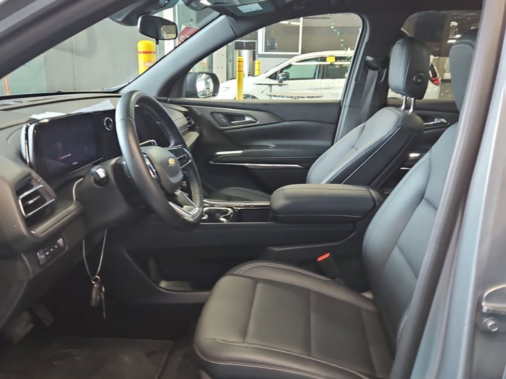 Used 2026 Chevrolet Traverse LT AWD/4WD image 12