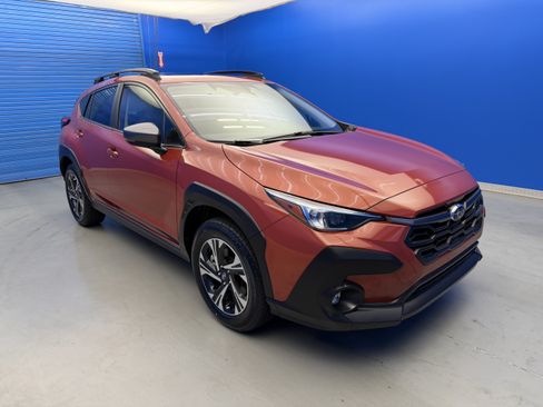 Used 2024 Subaru Crosstrek 2.0i Premium AWD/4WD image 2
