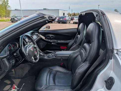 Used 2001 Chevrolet Corvette Coupe w/ Preferred Equipment Group2 RWD image 18
