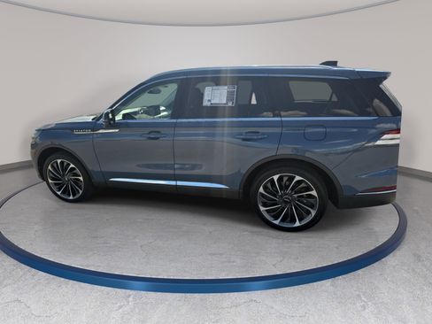 Certified 2025 Lincoln Aviator Reserve w/ Equipment Group 201A image 8