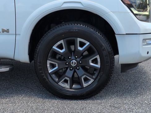 Certified 2021 Nissan Titan Platinum Reserve w/ Moonroof Package AWD/4WD image 11