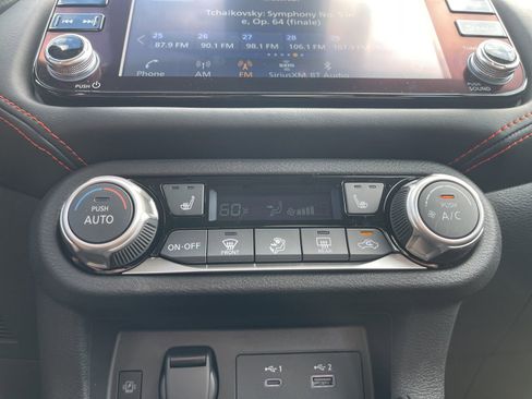 New 2025 Nissan Versa SR w/ Trunk Package image 23