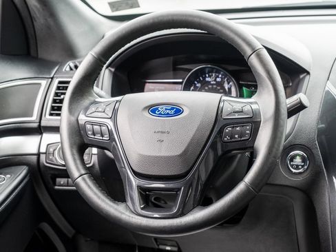 Used 2017 Ford Explorer XLT w/ Equipment Group 202A AWD/4WD image 26