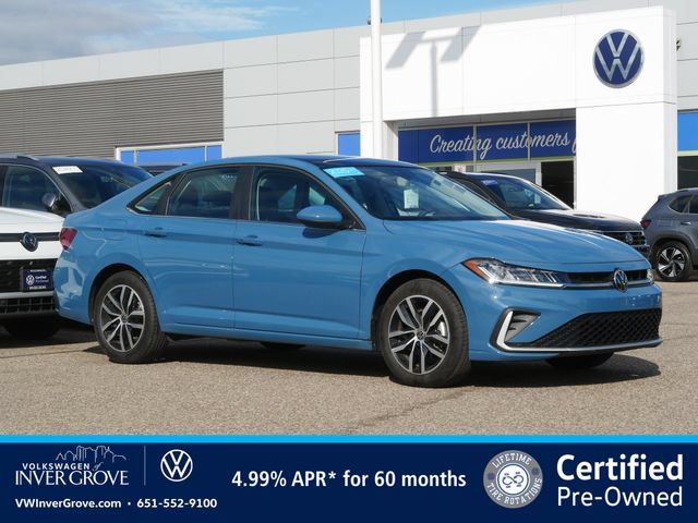 Certified 2025 Volkswagen Jetta SE FWD image 1