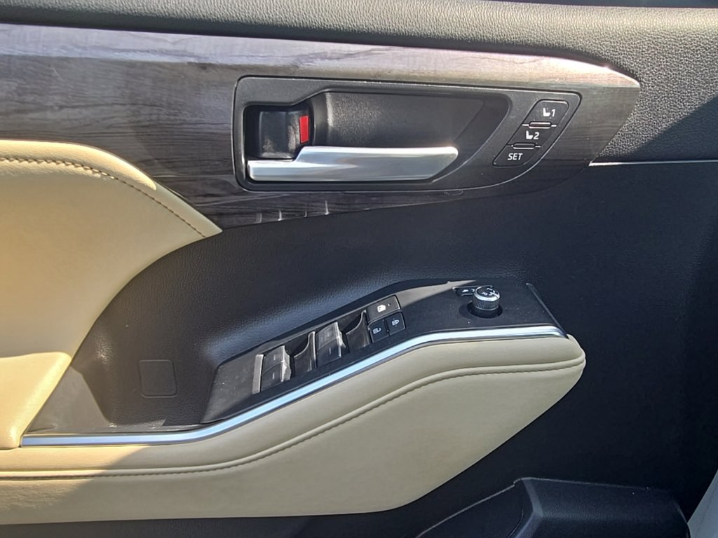 Used 2023 Toyota Highlander Platinum FWD image 20