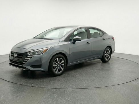 Used 2025 Nissan Versa SV image 3