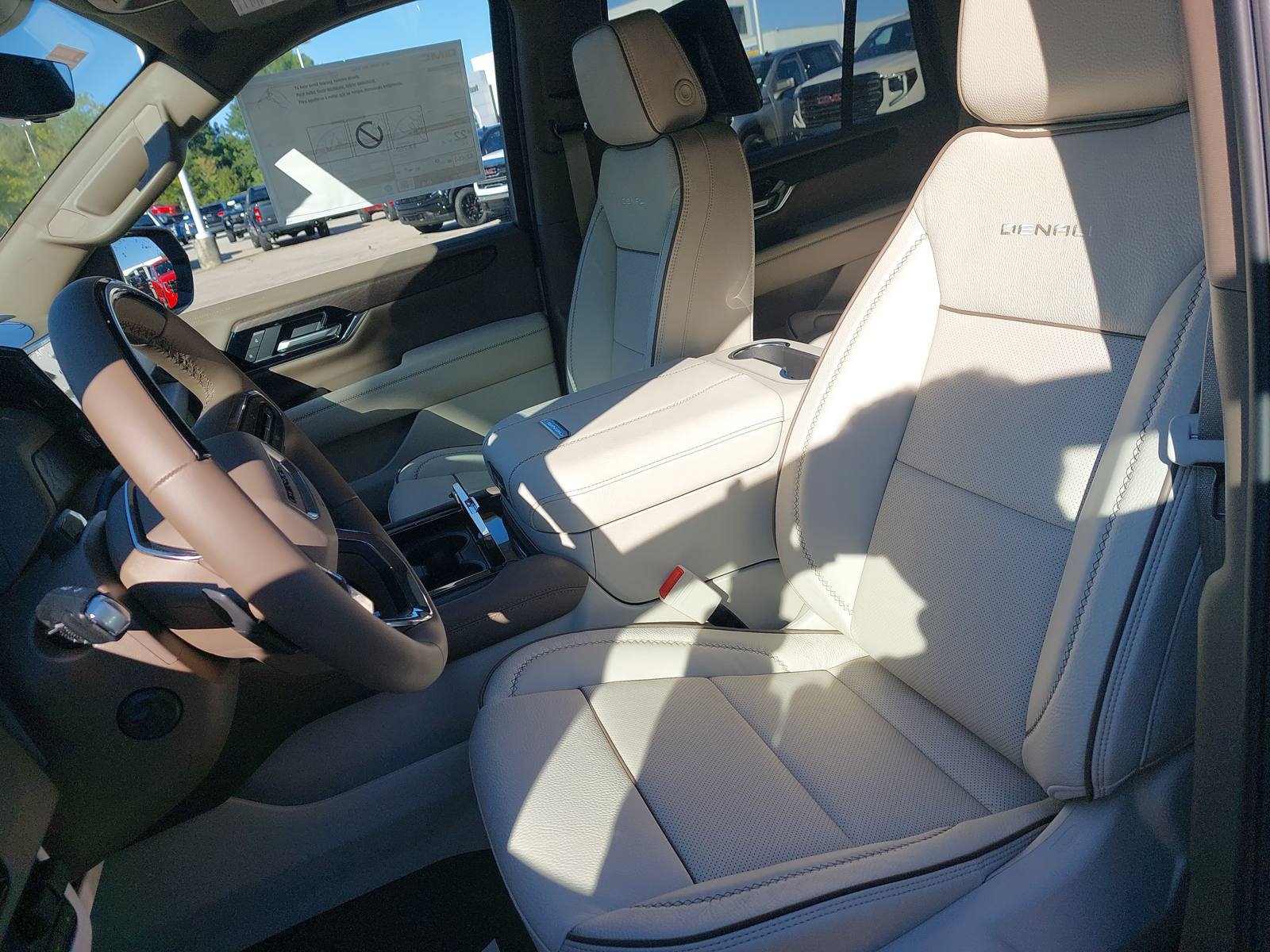New 2026 GMC Yukon Denali w/ Denali Reserve Package AWD/4WD image 16