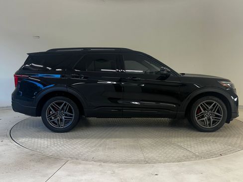 Used 2025 Ford Explorer ST w/ Sun And Sound Package image 7