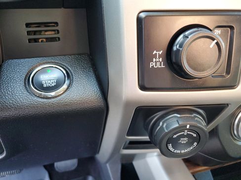 Used 2019 Ford F150 Lariat w/ Equipment Group 502A Luxury image 33