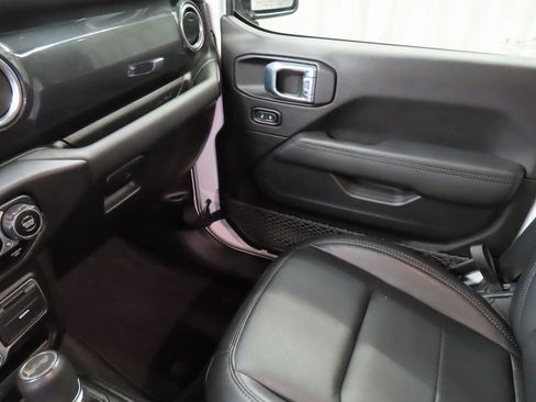 Used 2023 Jeep Wrangler Unlimited Sahara image 23