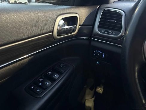 Used 2019 Jeep Grand Cherokee Limited AWD/4WD image 18