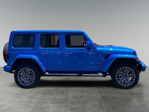 Used 2023 Jeep Wrangler Unlimited Sahara AWD/4WD image 6