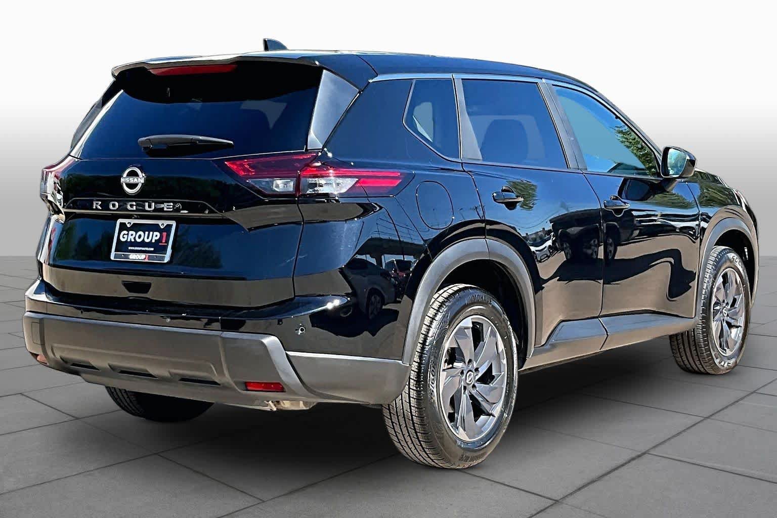 Used 2025 Nissan Rogue SV FWD image 13