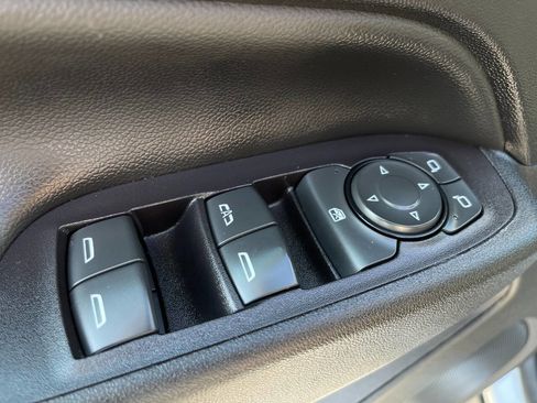 Used 2022 Chevrolet Equinox LT w/ Driver Convenience Package image 7