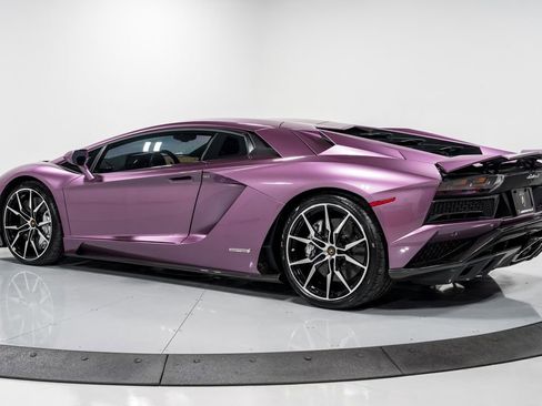 Used 2018 Lamborghini Aventador S image 5