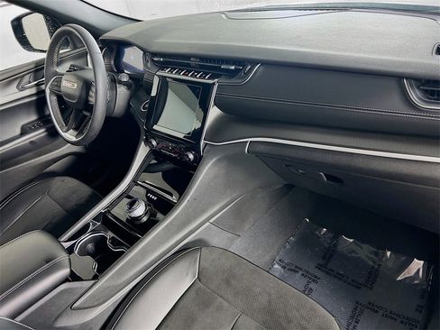 Used 2023 Jeep Grand Cherokee Altitude image 34