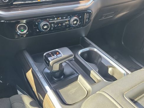 Used 2022 Chevrolet Silverado 1500 RST AWD/4WD image 16