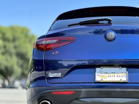 Used 2021 Alfa Romeo Stelvio Sprint w/ Nero Edizione image 9