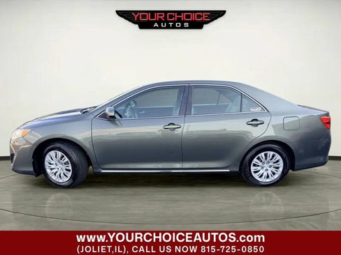 Used 2012 Toyota Camry LE FWD image 2