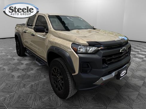 Used 2023 Chevrolet Colorado Trail Boss w/ Technology Package AWD/4WD image 7