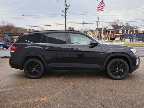 New 2026 Volkswagen Atlas SE image 6