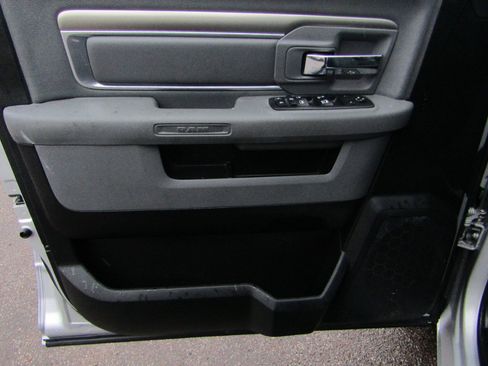 Used 2018 RAM 1500 Classic SLT image 26