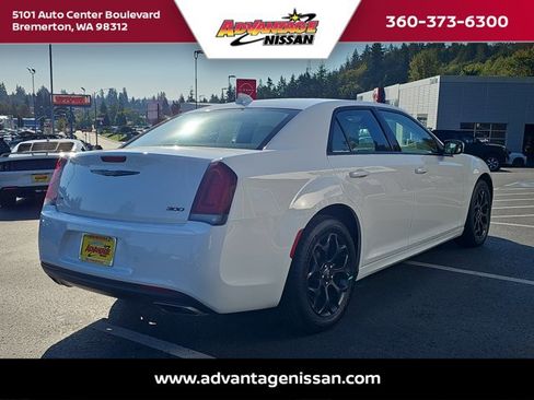 Used 2022 Chrysler 300 Touring L image 5