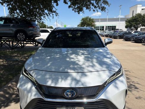Used 2024 Toyota Venza XLE AWD/4WD image 5