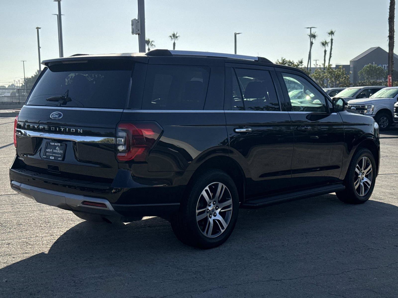 Used 2024 Ford Expedition Limited RWD image 3