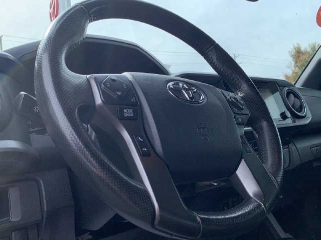 Certified 2019 Toyota Tacoma TRD Off-Road AWD/4WD image 19