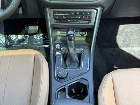 Used 2022 Volkswagen Tiguan SE AWD/4WD image 13
